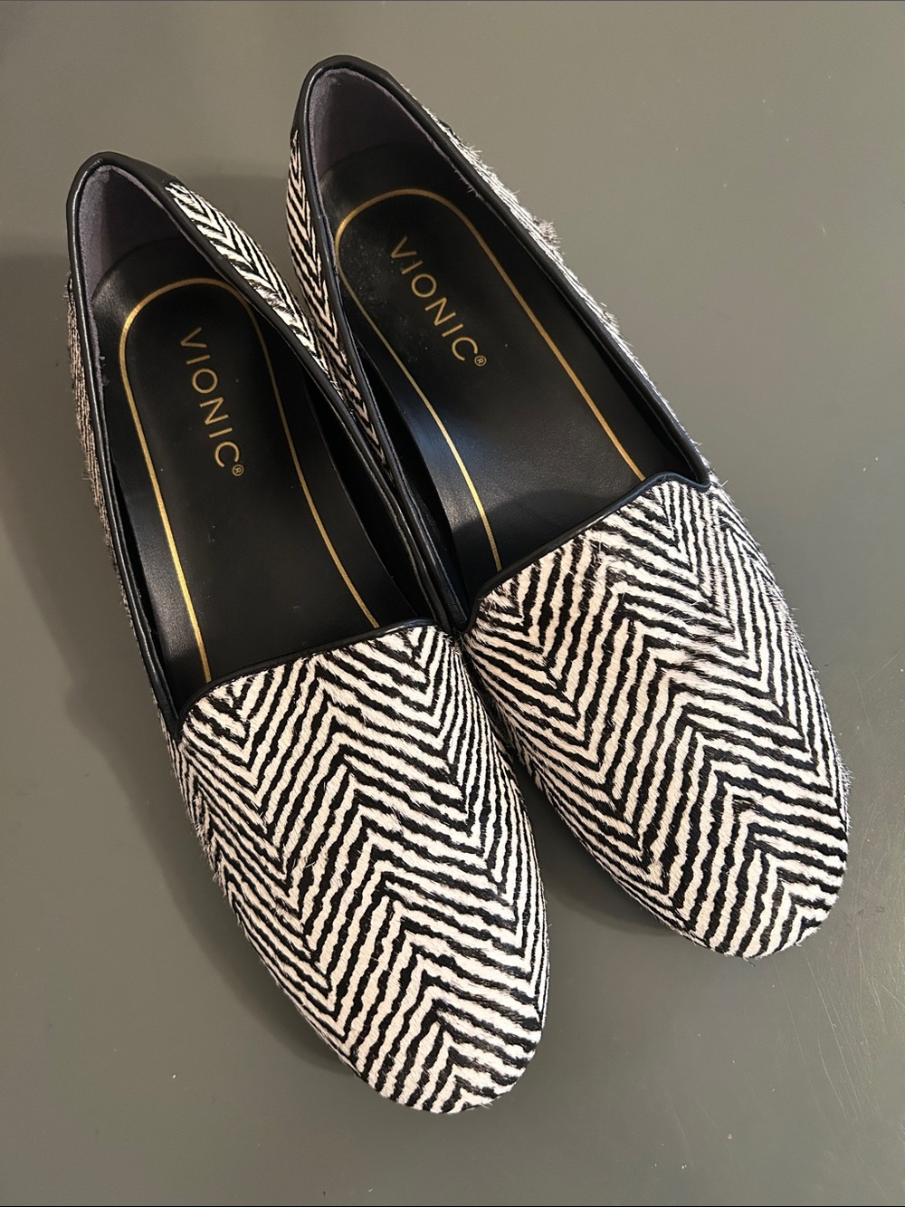 Vionic Black and White Chevron Slip-On Flats.  Size 7.